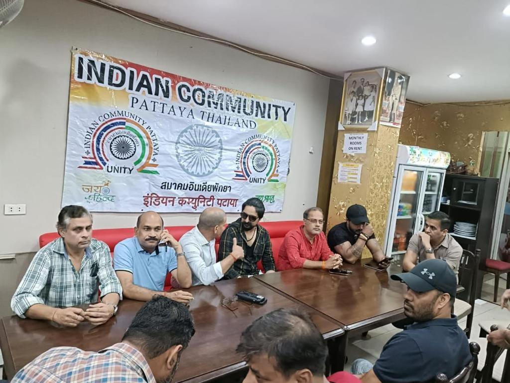 New Pind Balluchi Inn Pattaya Bagian luar foto